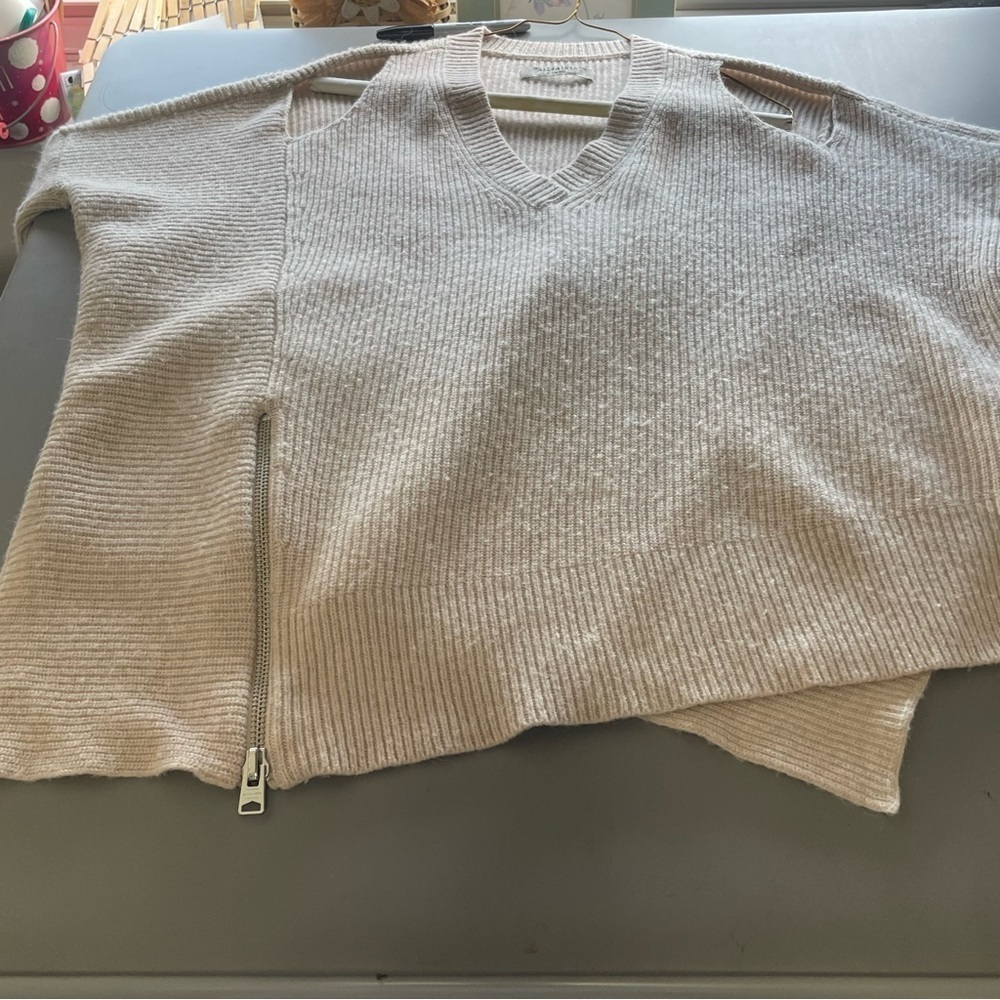 All Saints Sweater V-Neck Cold shoulder Asymmetrical Hemline 3 quarter XS - Picture 8 of 14